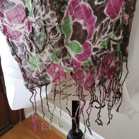 NWOT Delia*s multi-colored floral scarf - Picture 4 of 7